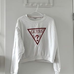 GUESS White crewneck🤍